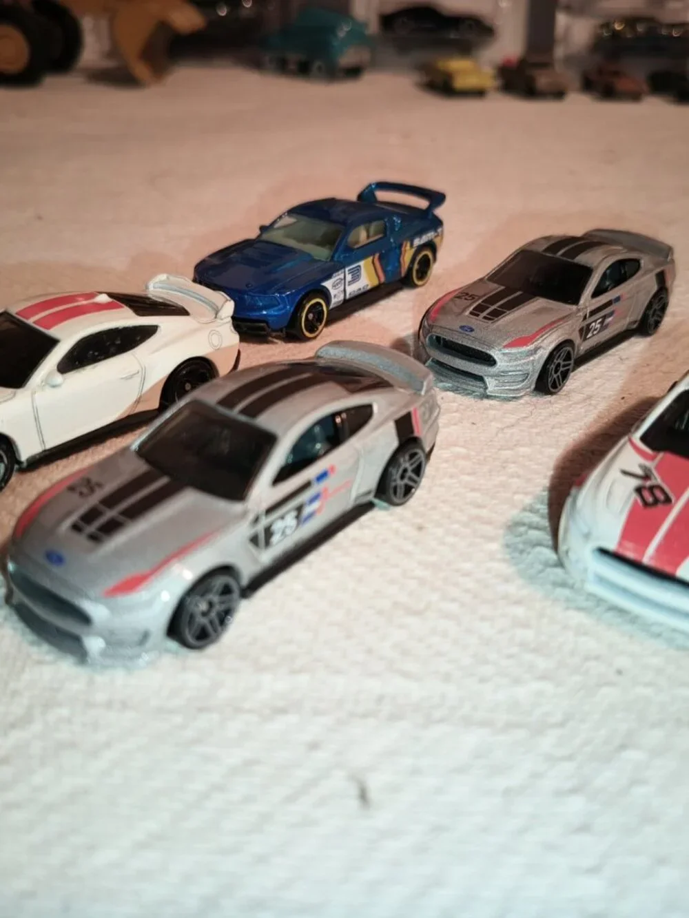 Hot Wheels Ford Mustang 5-Car Diecast Lot – Shelby GT350R & Race Cars